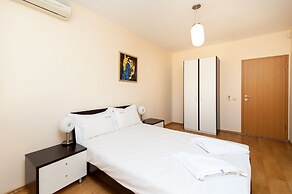 Lighthouse Apartments & Villas