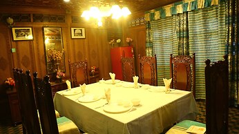 Aziz Palace