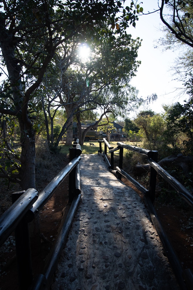 Baluleni Safari Lodge