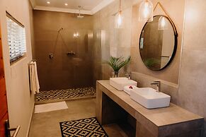 Bambuu Lakeside Lodge