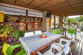 Bambuu Lakeside Lodge