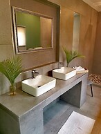 Bambuu Lakeside Lodge