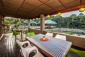 Bambuu Lakeside Lodge