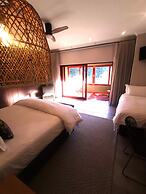 Bambuu Lakeside Lodge
