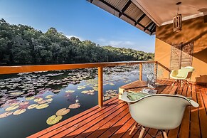Bambuu Lakeside Lodge