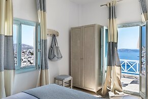 Blue Dolphins Apartments & Suites