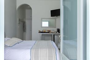 Blue Dolphins Apartments & Suites