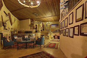 Jerveni Cave Hotel