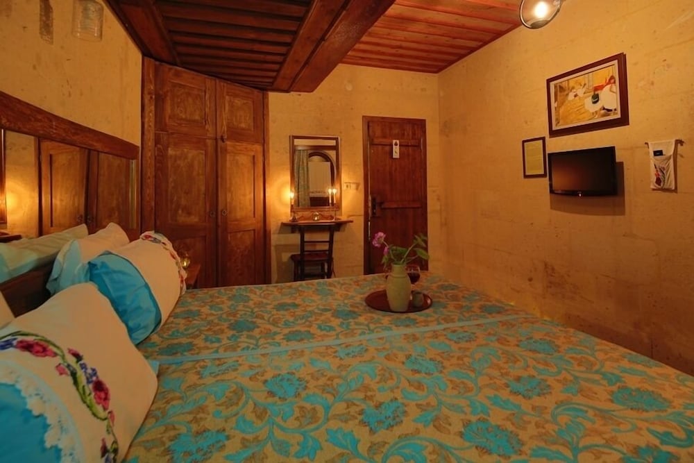 Jerveni Cave Hotel