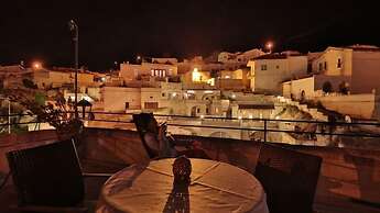 Jerveni Cave Hotel