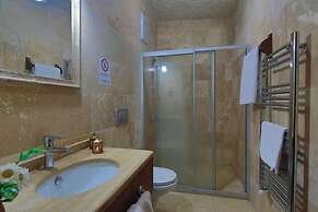 Jerveni Cave Hotel