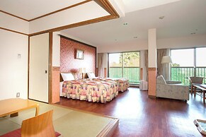 Izu-Kogen Wan Wan Paradise Condominium