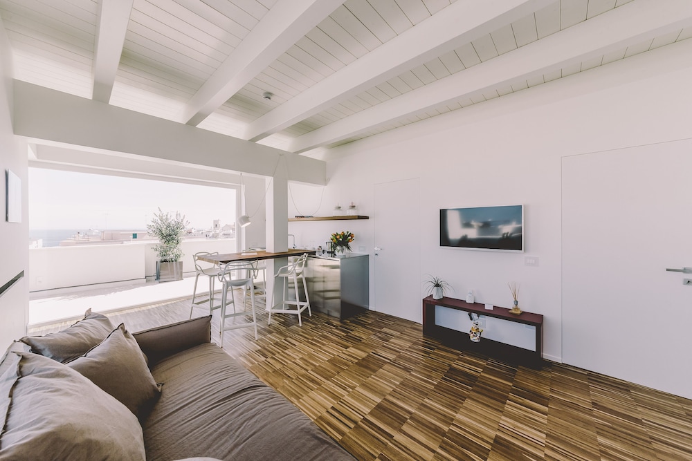Suite 10 - Home, Design & Spa