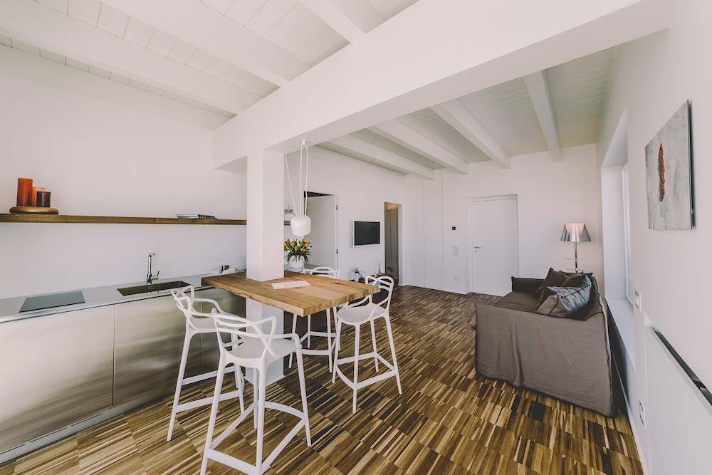 Suite 10 - Home, Design & Spa