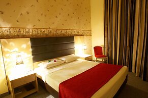 Iris Hotel