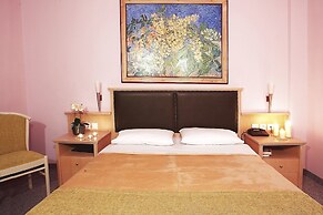 Iris Hotel