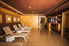 Liv Suit Hotel