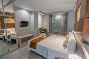Famous Hotel Kuta