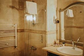 Elaa Cave Hotel