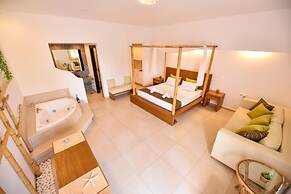 Queen Boutique Suites
