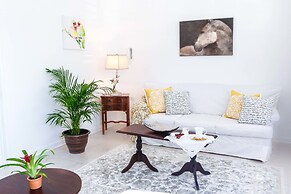Cattleya's New Kingston Guest Apartment