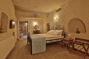 Jacob's Cave Suites