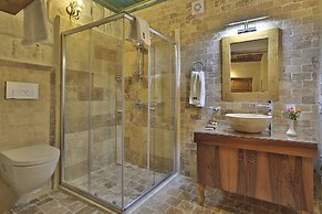 Jacob's Cave Suites