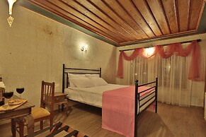 Jacob's Cave Suites