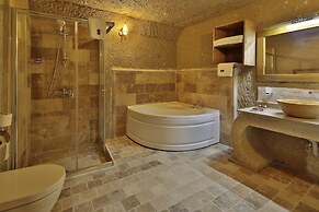 Jacob's Cave Suites