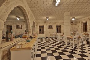 Jacob's Cave Suites