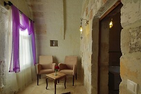 Jacob's Cave Suites