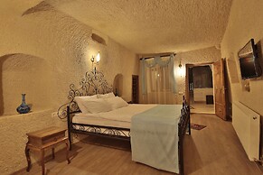 Jacob's Cave Suites