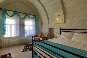 Jacob's Cave Suites