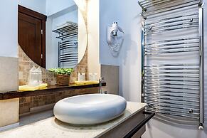 La Strada Boutique Villa