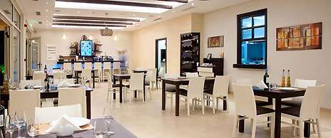 Delfini Beach Hotel