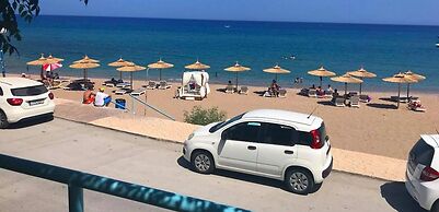 Delfini Beach Hotel