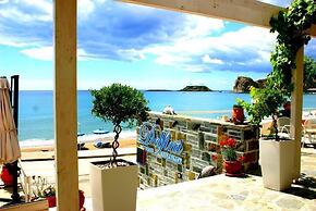 Delfini Beach Hotel