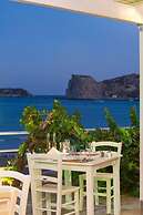Delfini Beach Hotel