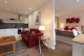 Hamble Retreat House and Luxury Studios