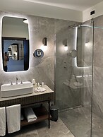 Maximilian Suites