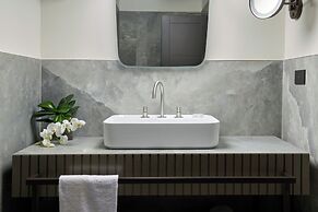 Maximilian Suites
