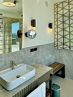 Maximilian Suites
