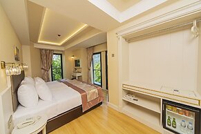 Grand Naki Hotel