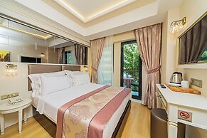 Grand Naki Hotel
