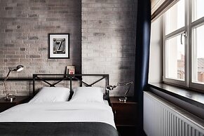 Too-good Apartments
