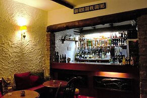 Lowbyer Manor Country House