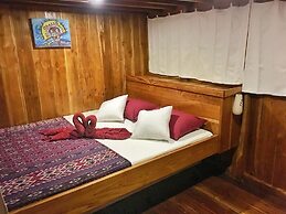 Komodo Cruise Boat