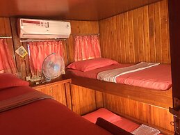 Komodo Cruise Boat