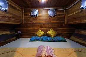 Komodo Cruise Boat