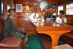 Komodo Cruise Boat